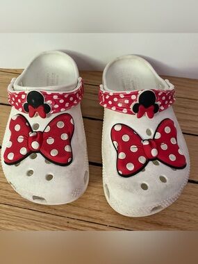 Crocs x Minnie Mouse Toddler C11 Little Girls Clogs Red White Summer Beach Bow